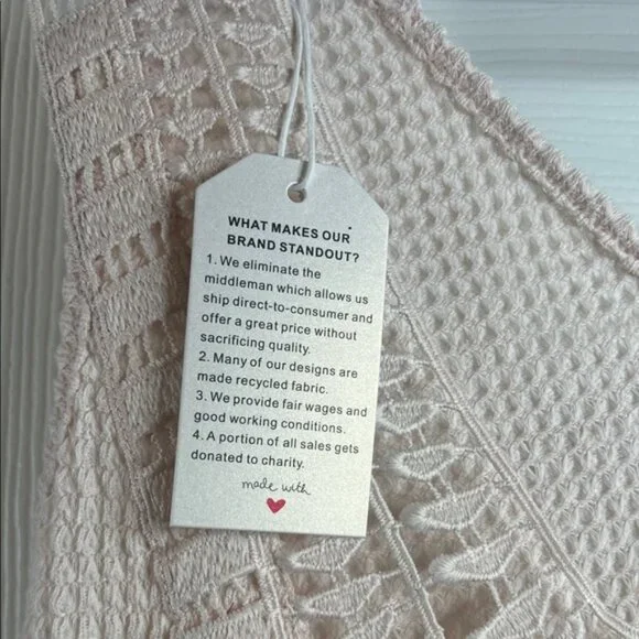 Chic Lace Detail Women's Tank Top - Picture 2 of 8